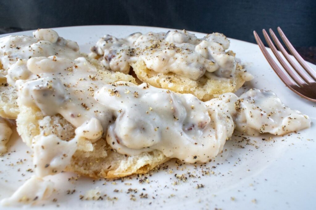 recipe for biscuits and gravy without sausage